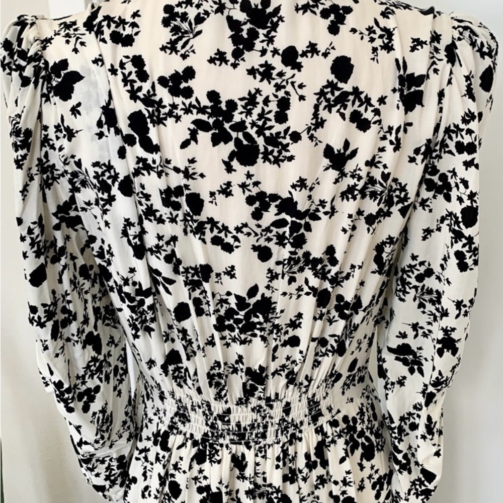 Subtle Puff sleeve Dress - Picture 12 of 12